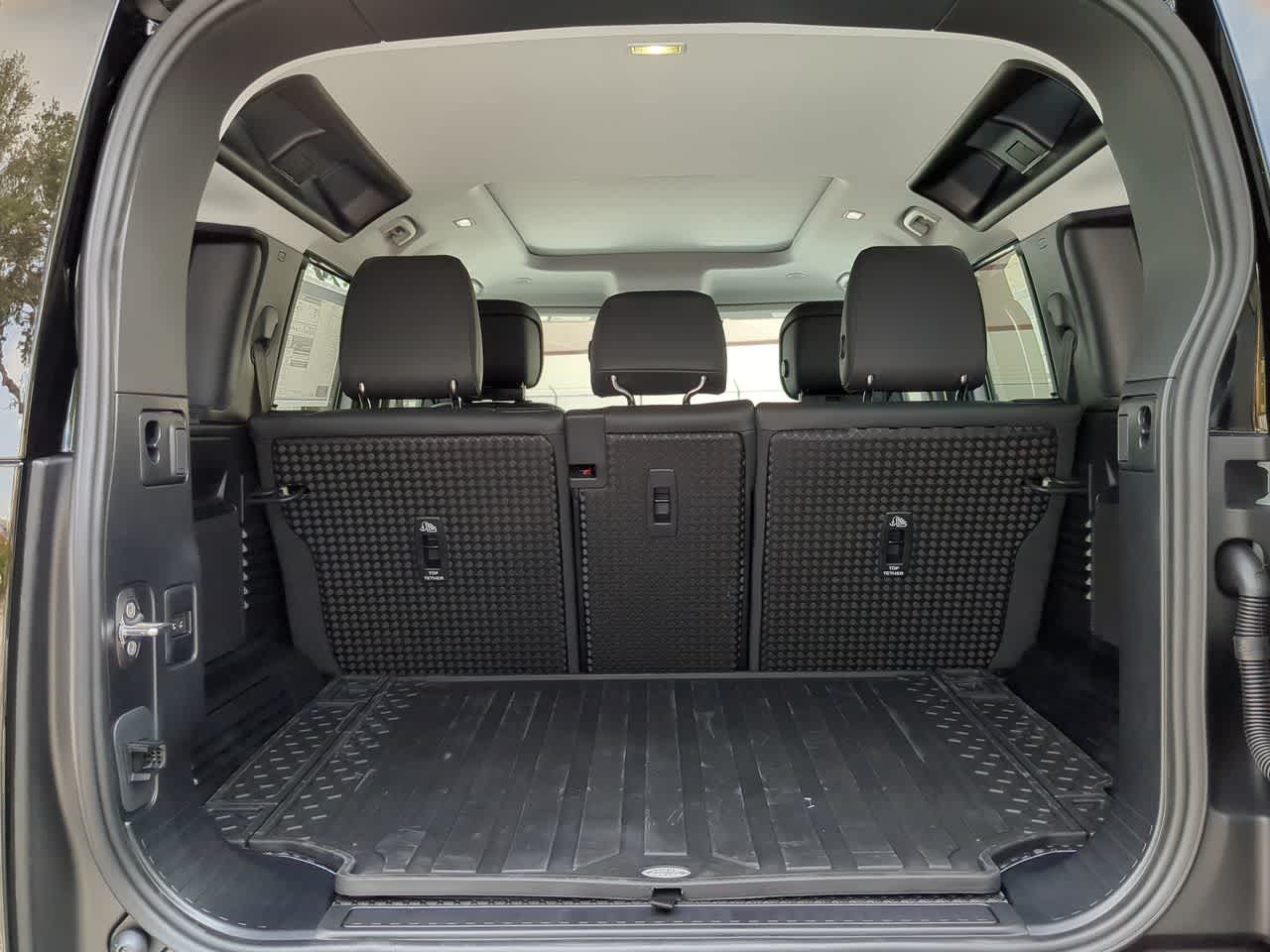 Thumbnail: 2025 Land Rover Defender - 37