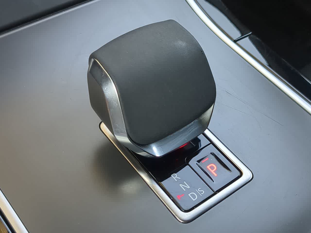 Thumbnail: 2025 Land Rover Range Rover Velar - 35