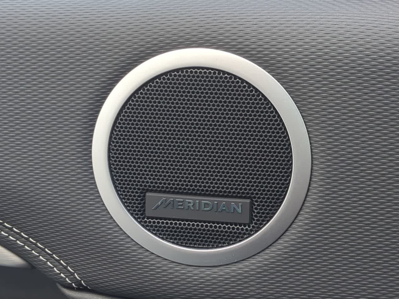 Thumbnail: 2025 Land Rover Discovery - 32