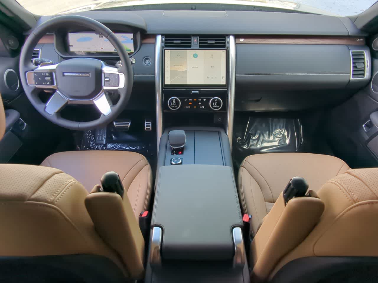 Thumbnail: 2025 Land Rover Discovery - 16