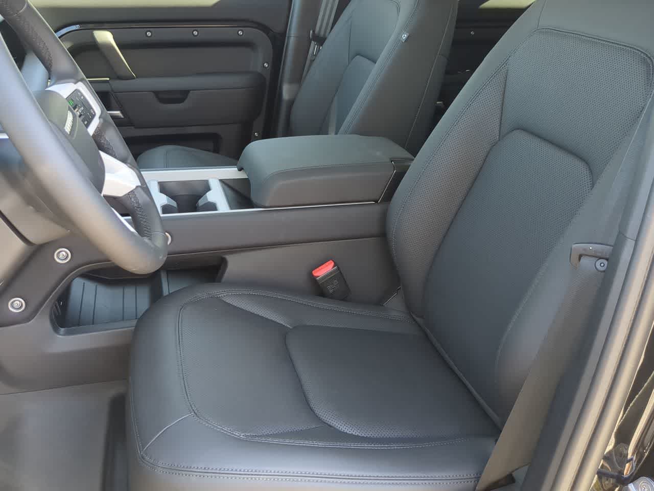 Thumbnail: 2025 Land Rover Defender - 17