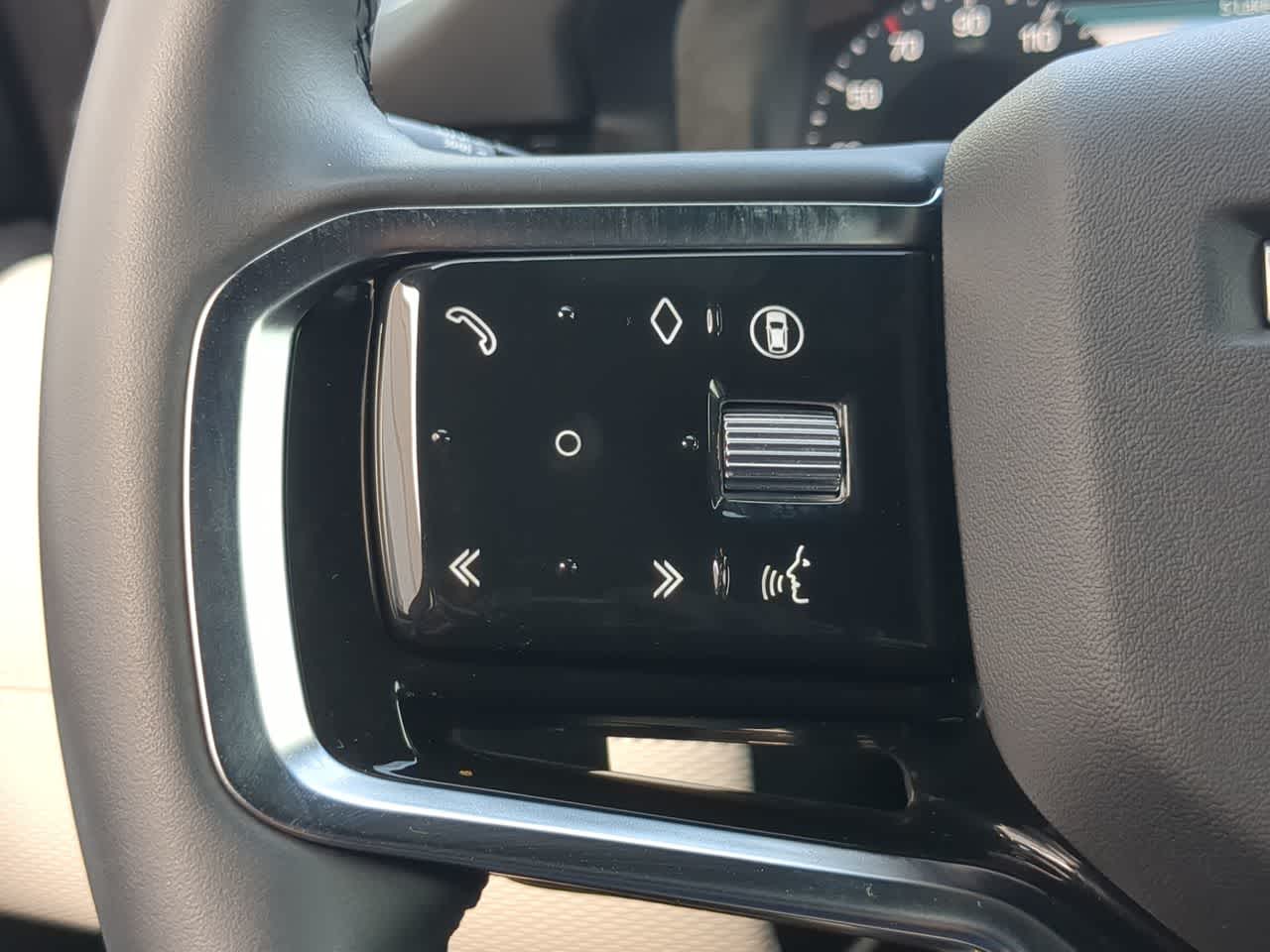 Thumbnail: 2025 Land Rover Discovery Sport - 25