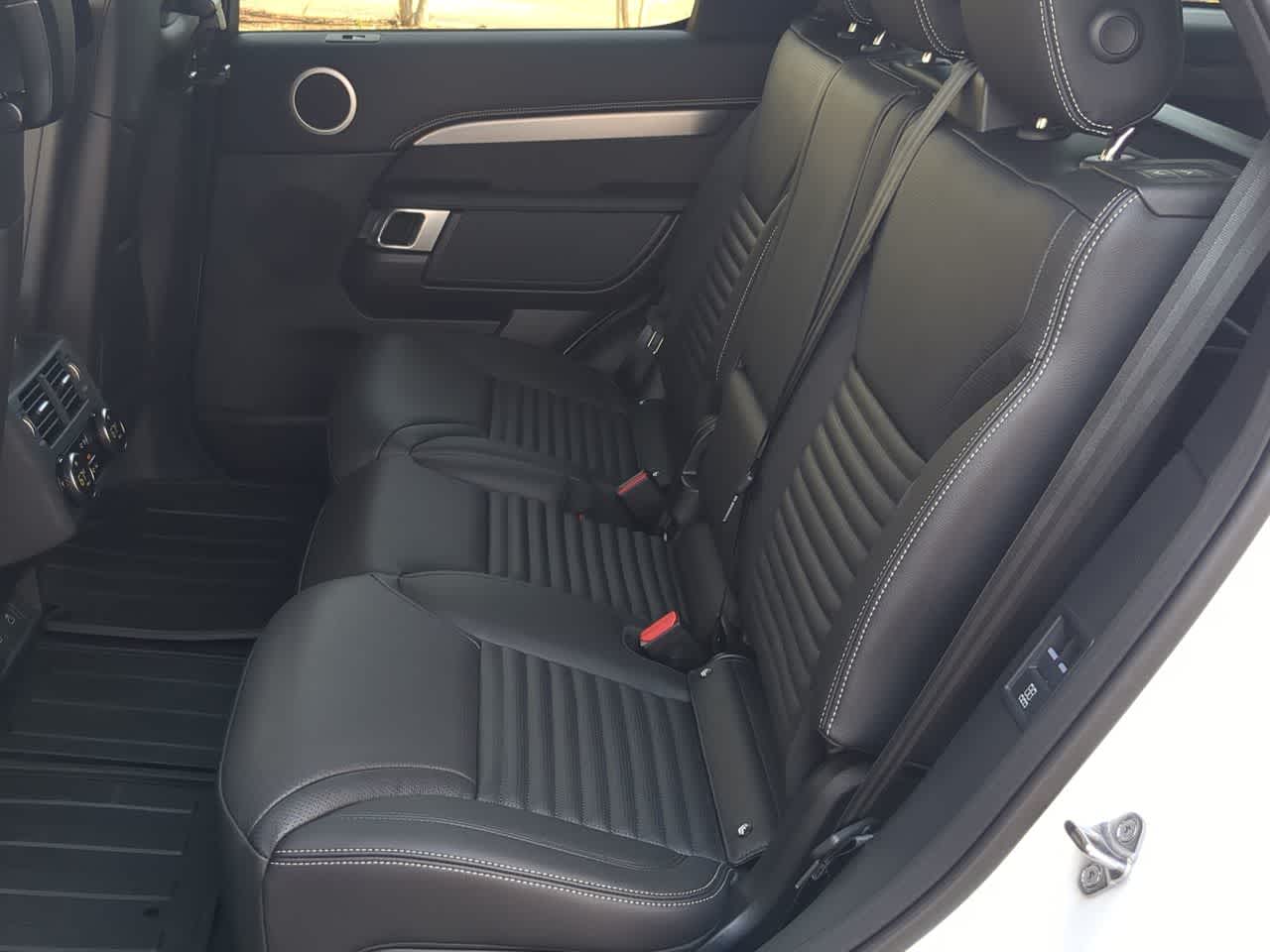 Thumbnail: 2026 Land Rover Discovery - 21