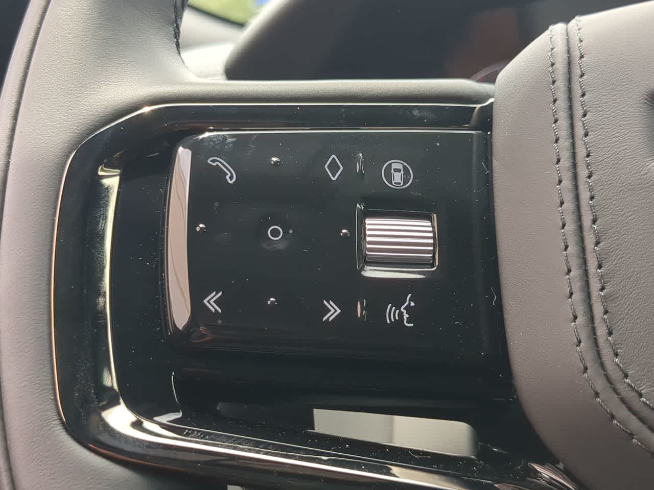 Thumbnail: 2026 Land Rover Range Rover Velar - 25
