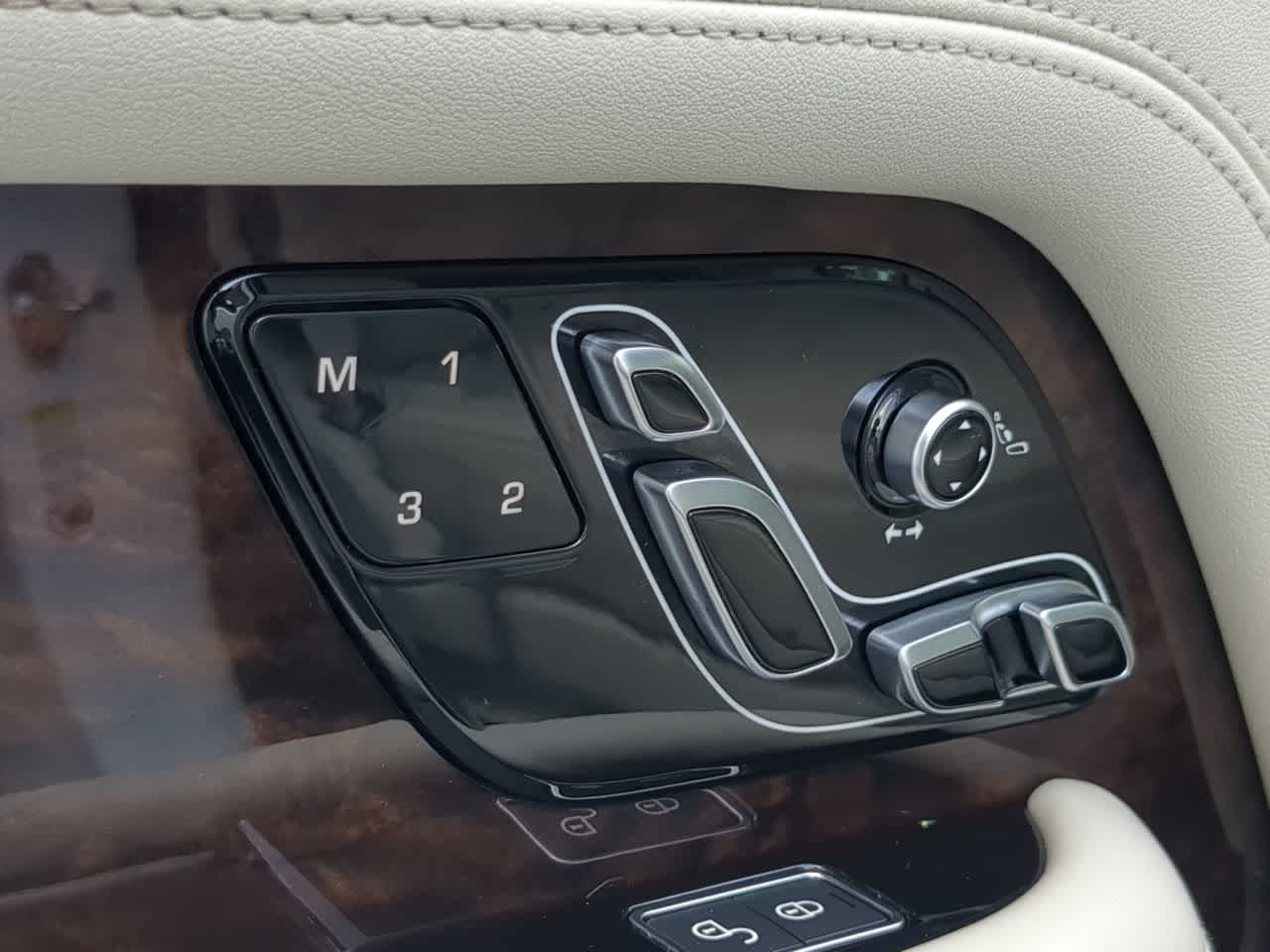 Thumbnail: 2020 Land Rover Range Rover - 18