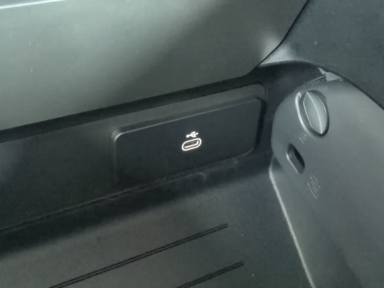 Thumbnail: 2025 Land Rover Defender - 33