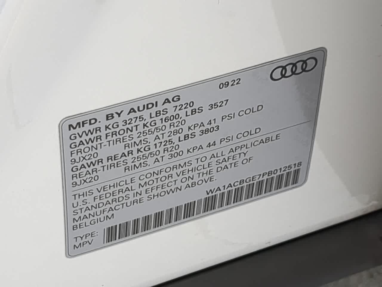 Thumbnail: 2023 Audi e-tron S - 36