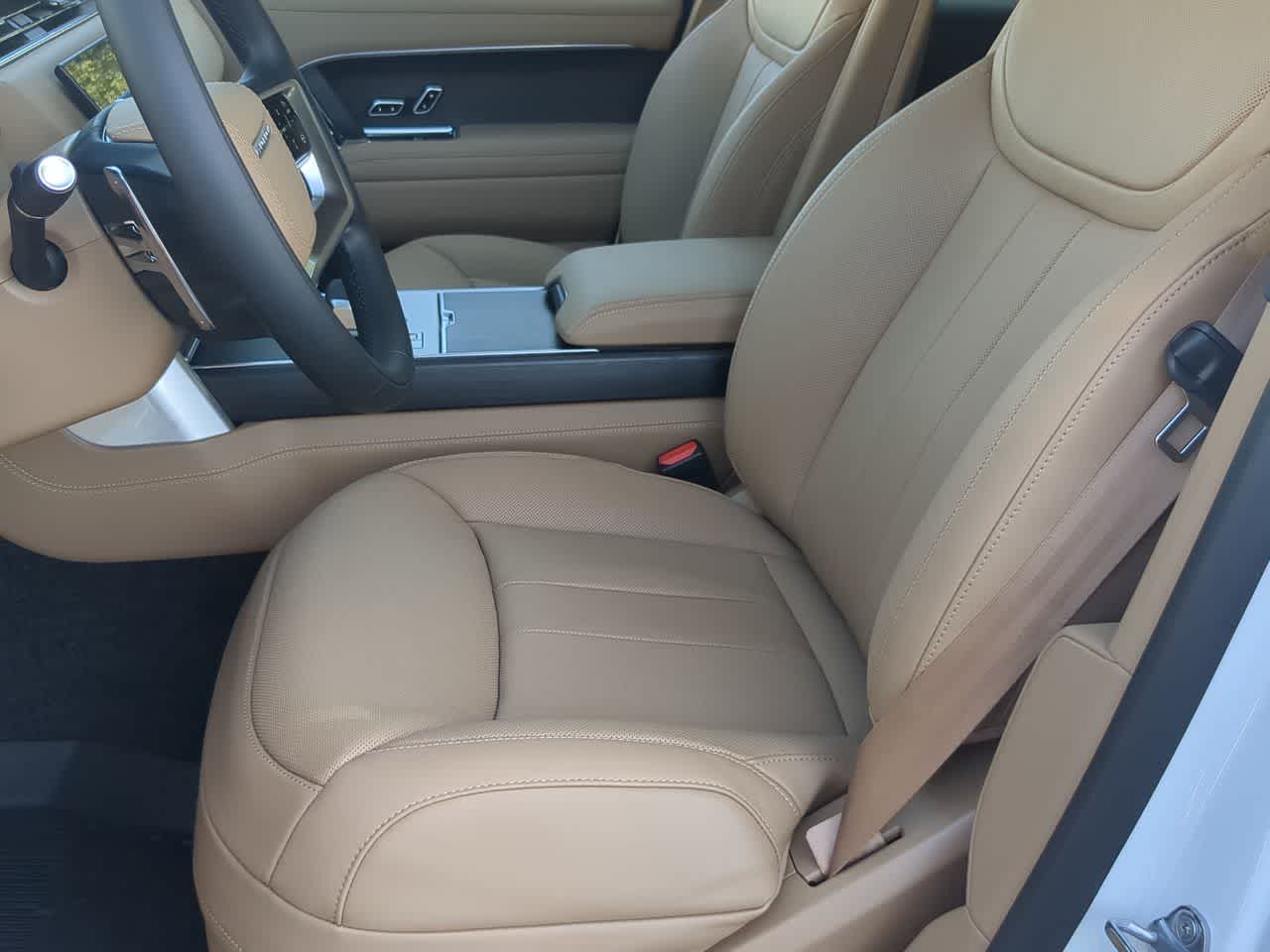 Thumbnail: 2025 Land Rover Range Rover - 16