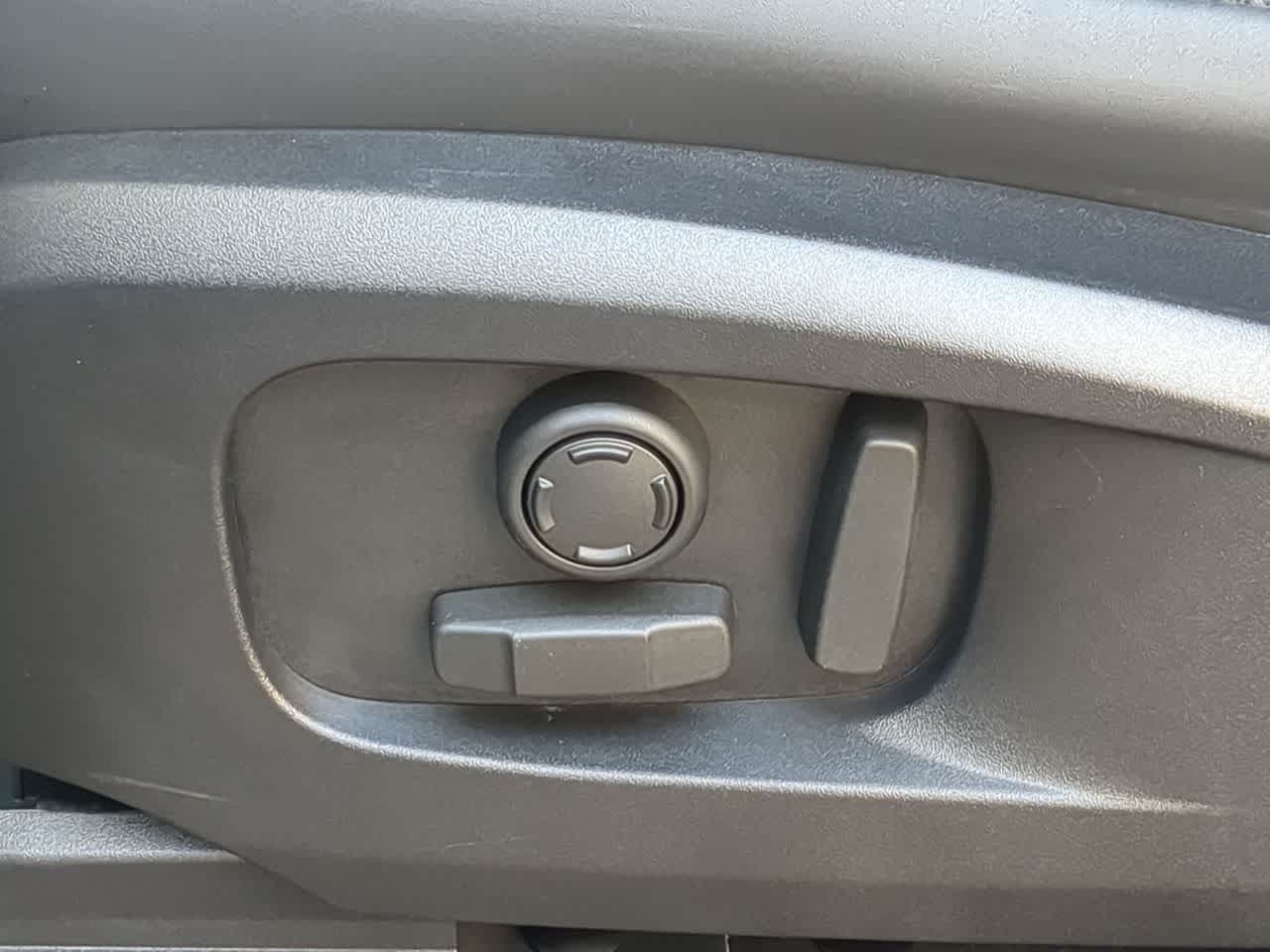 Thumbnail: 2025 Land Rover Defender - 18