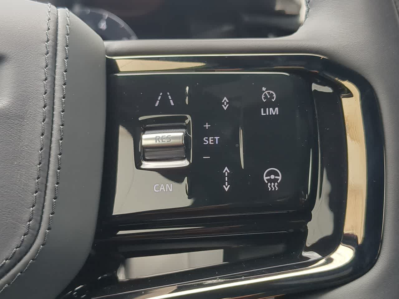 Thumbnail: 2026 Land Rover Range Rover Velar - 26