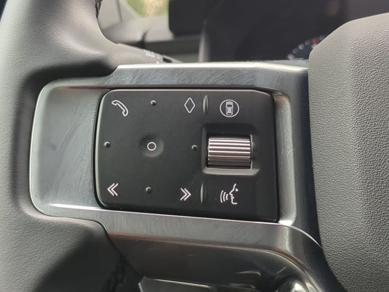 Thumbnail: 2025 Land Rover Discovery - 26