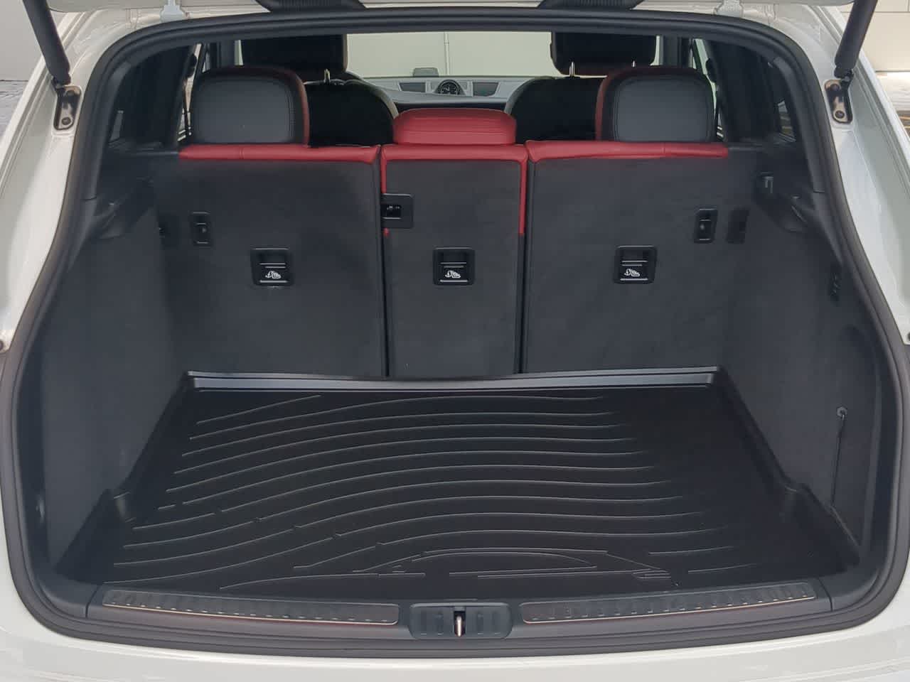 Thumbnail: 2024 Porsche Macan - 37