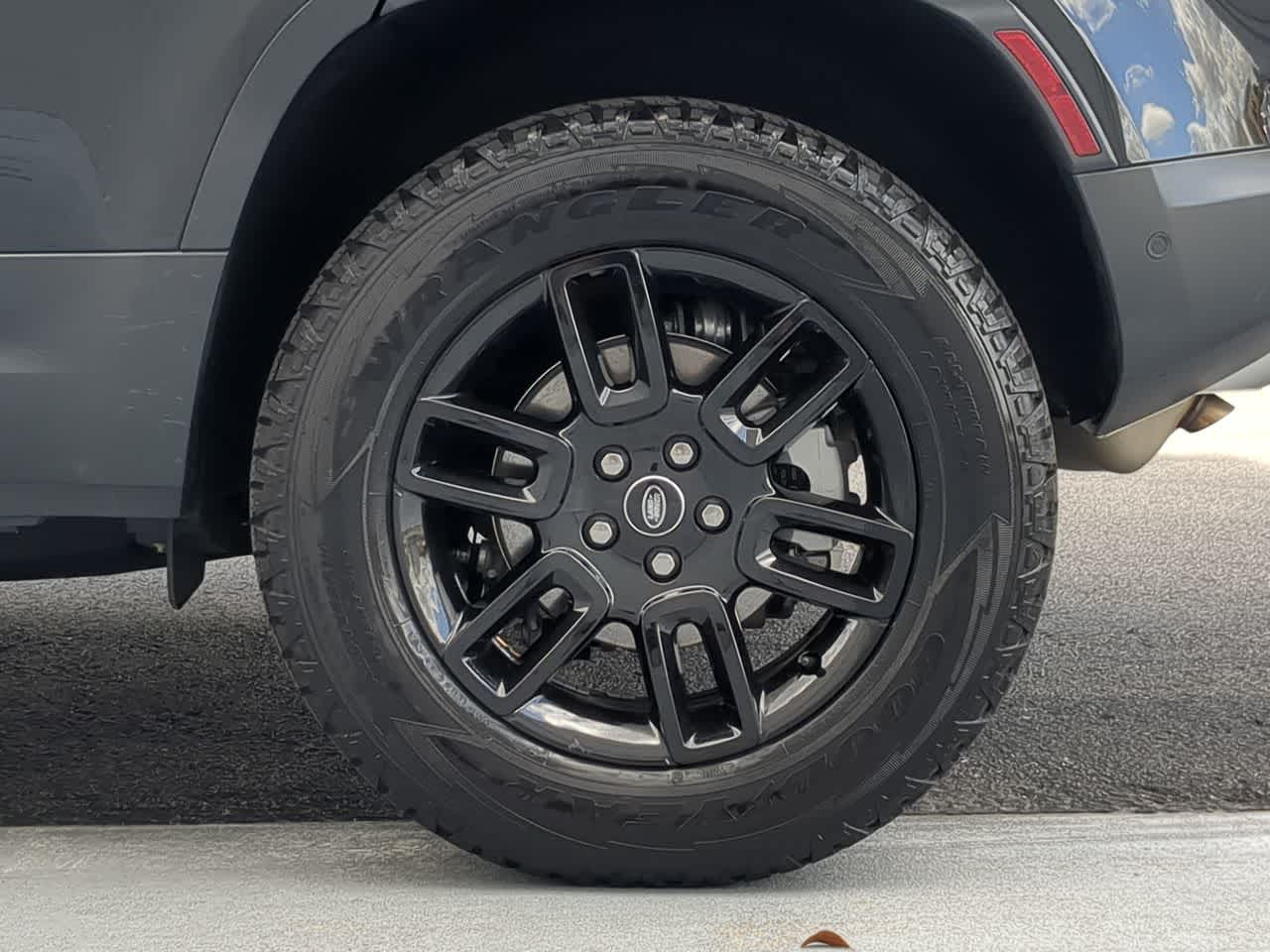 Thumbnail: 2025 Land Rover Defender - 14