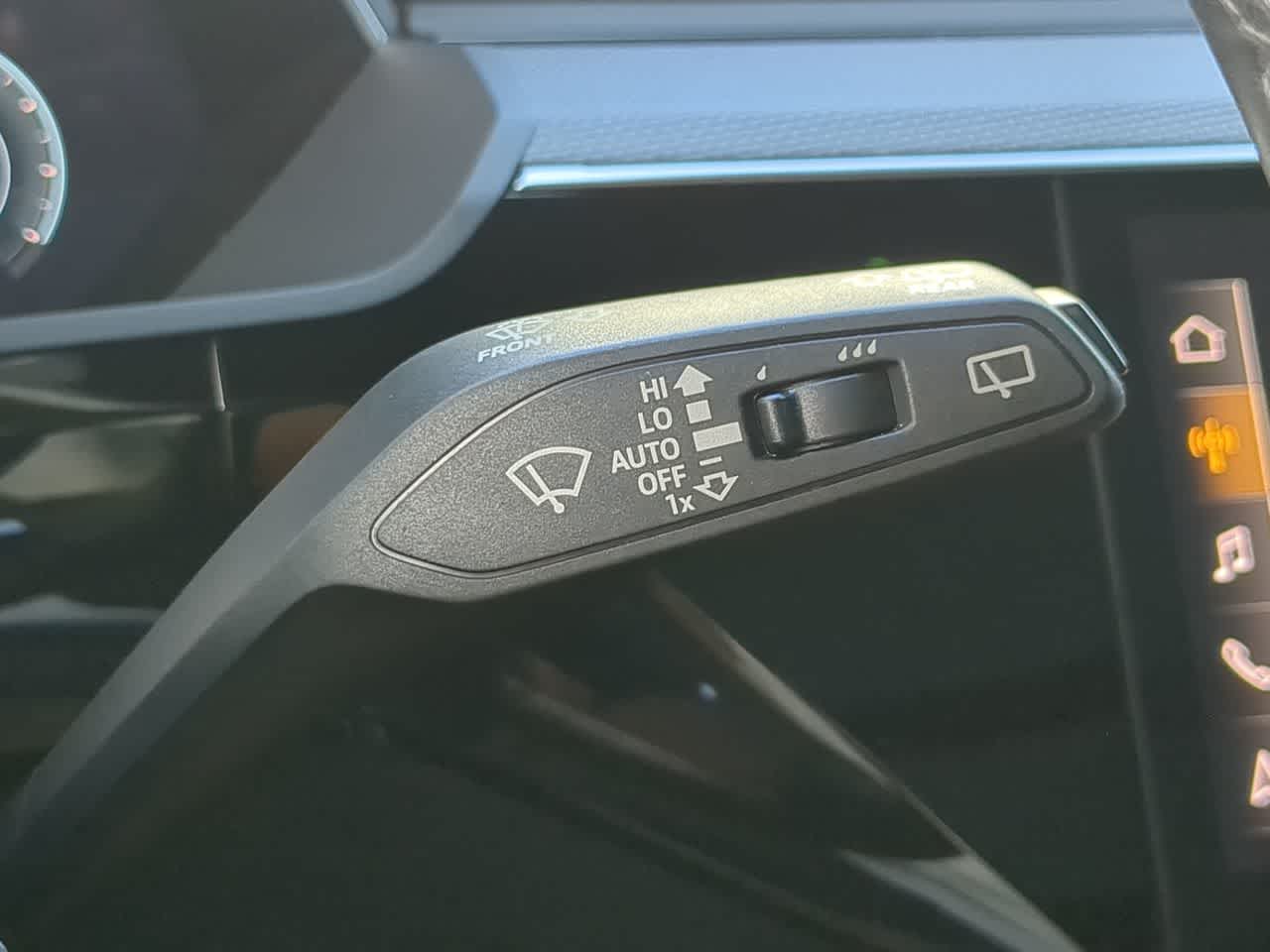 Thumbnail: 2023 Audi e-tron S - 26