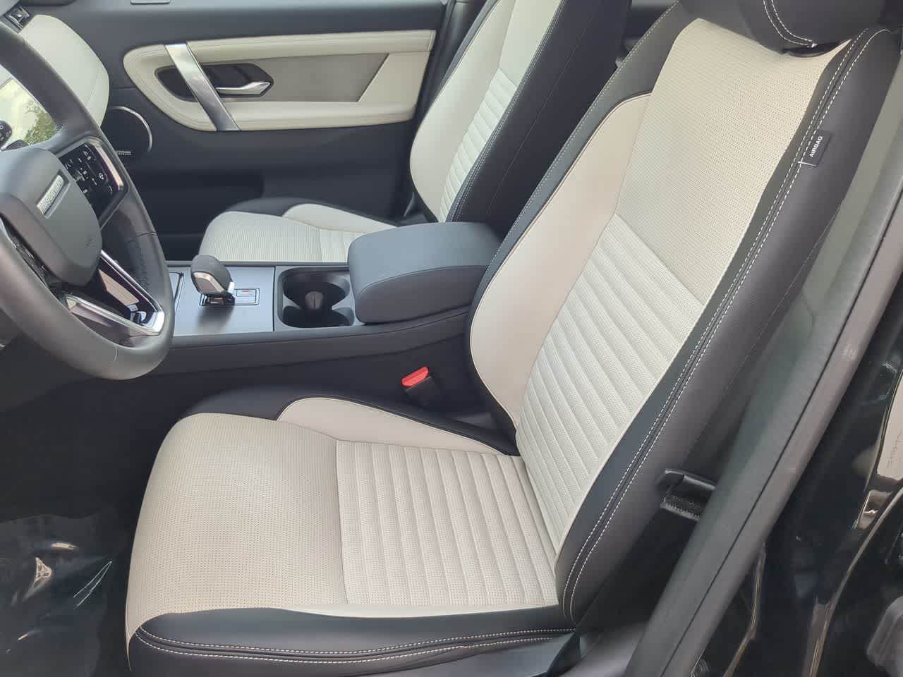 Thumbnail: 2025 Land Rover Discovery Sport - 16