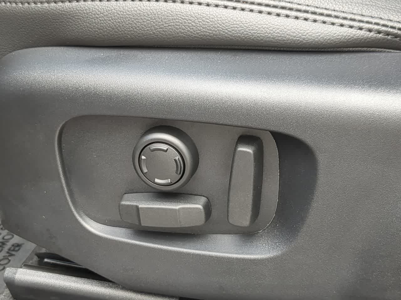 Thumbnail: 2026 Land Rover Range Rover Velar - 18