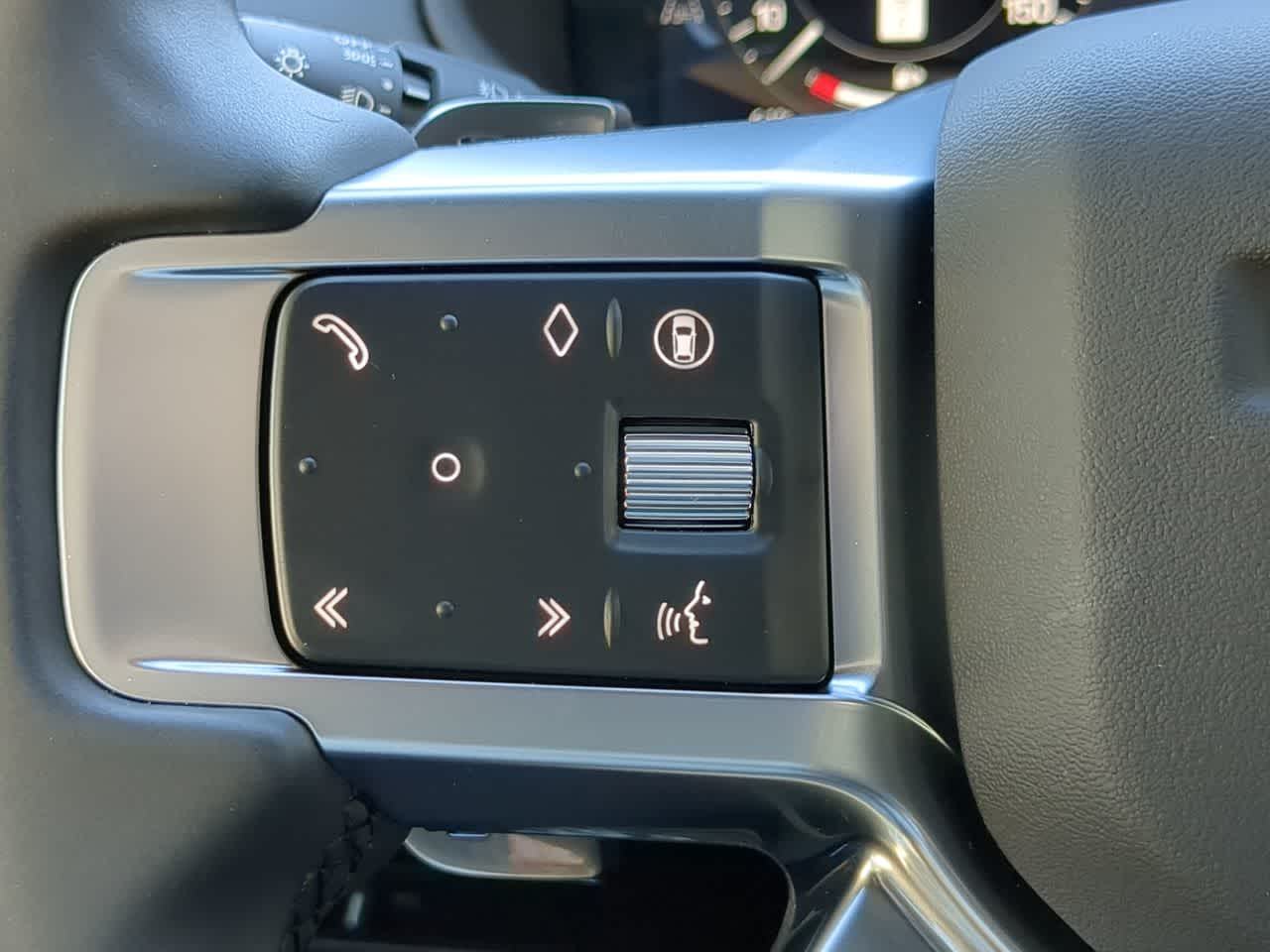 Thumbnail: 2026 Land Rover Discovery - 25