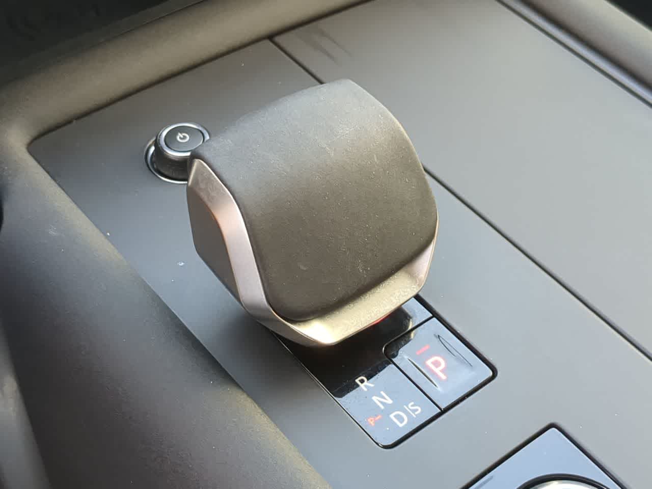 Thumbnail: 2025 Land Rover Discovery - 35