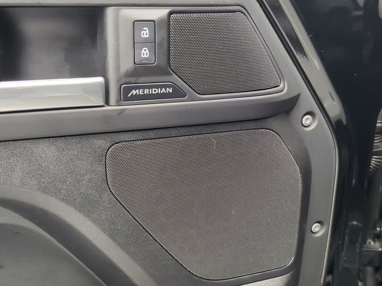 Thumbnail: 2025 Land Rover Defender - 31