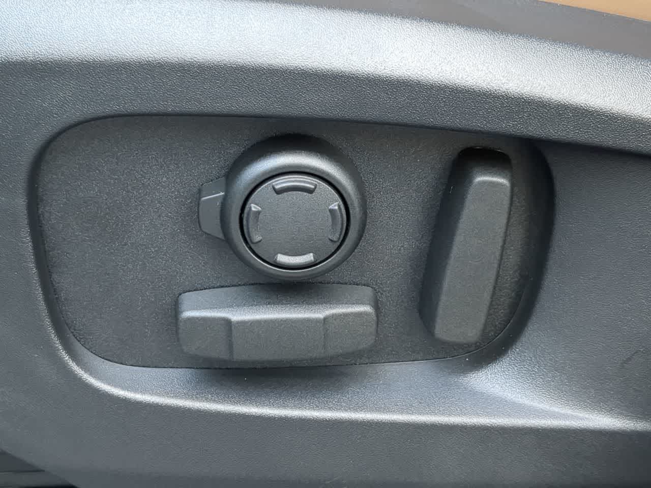 Thumbnail: 2025 Land Rover Defender - 18