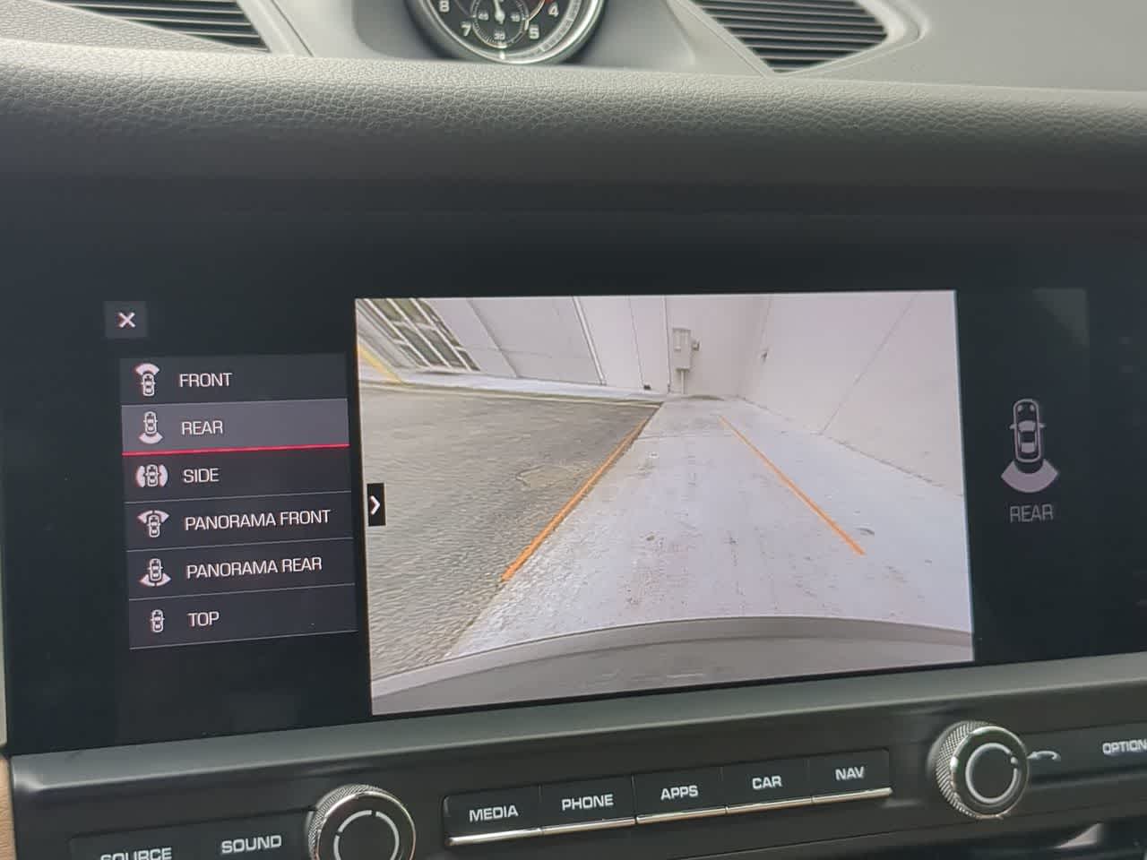 Thumbnail: 2021 Porsche Macan - 31