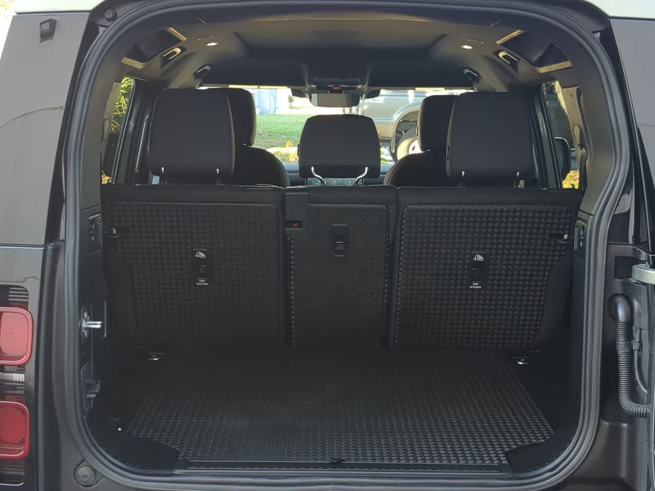 Thumbnail: 2025 Land Rover Defender - 36