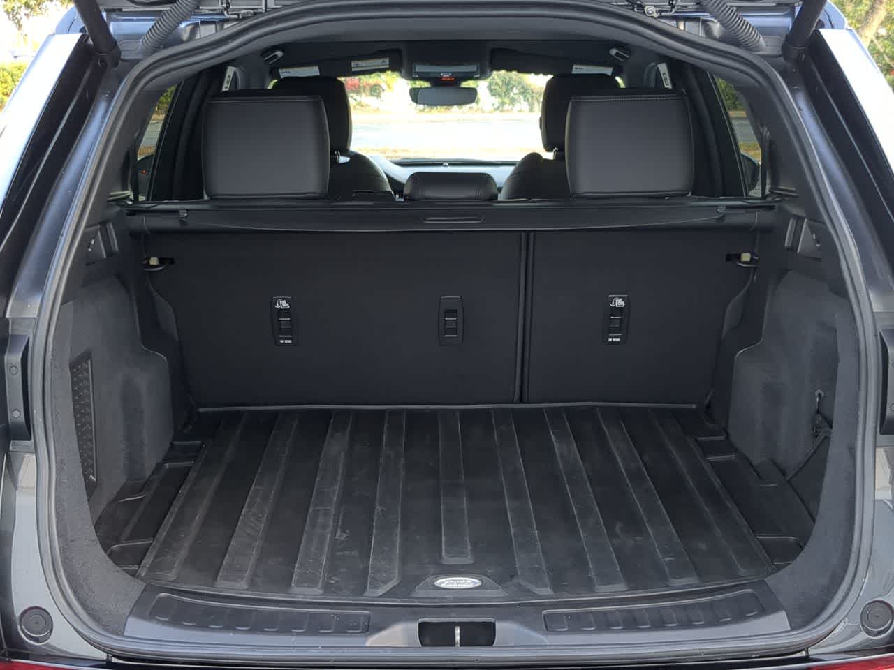 Thumbnail: 2025 Land Rover Discovery Sport - 36