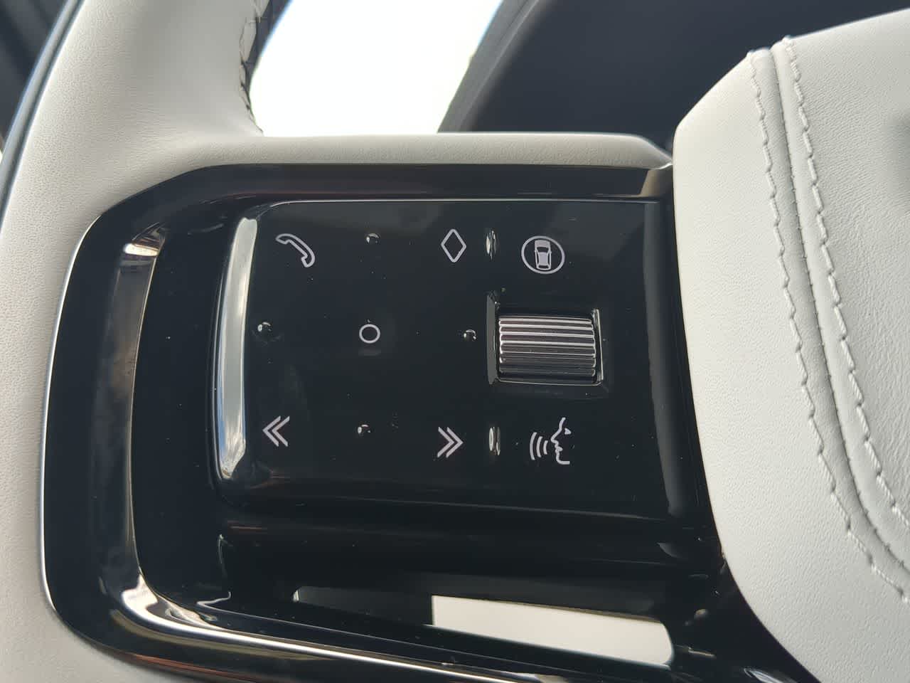 Thumbnail: 2025 Land Rover Range Rover Sport - 26