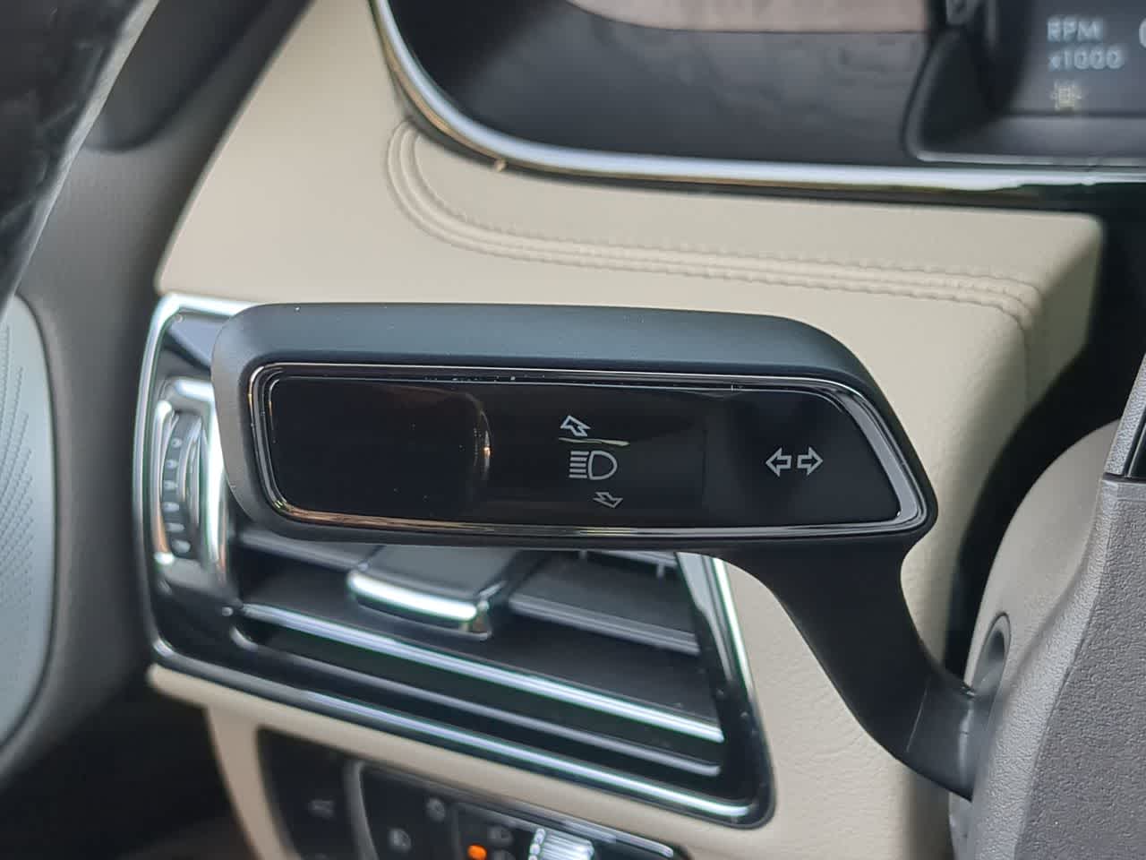 Thumbnail: 2024 Lincoln Navigator - 27