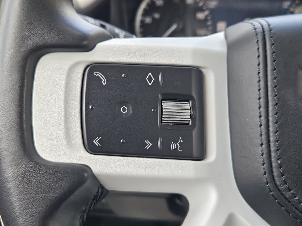 Thumbnail: 2023 Land Rover Defender - 26