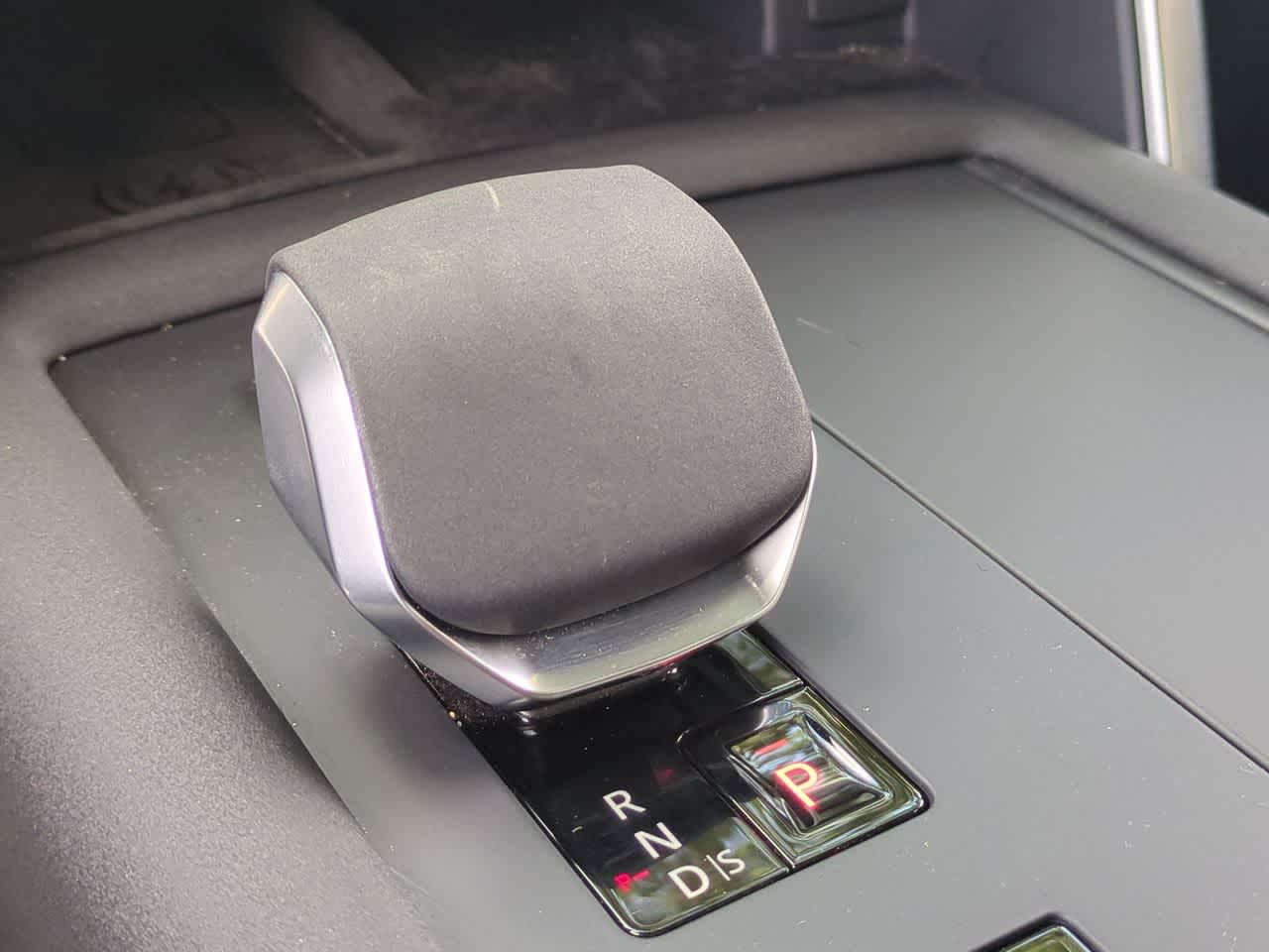 Thumbnail: 2025 Land Rover Discovery - 33