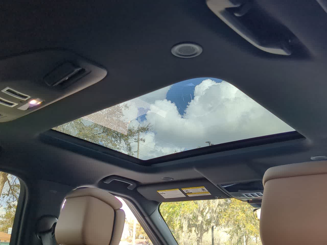 Thumbnail: 2025 Land Rover Discovery - 23