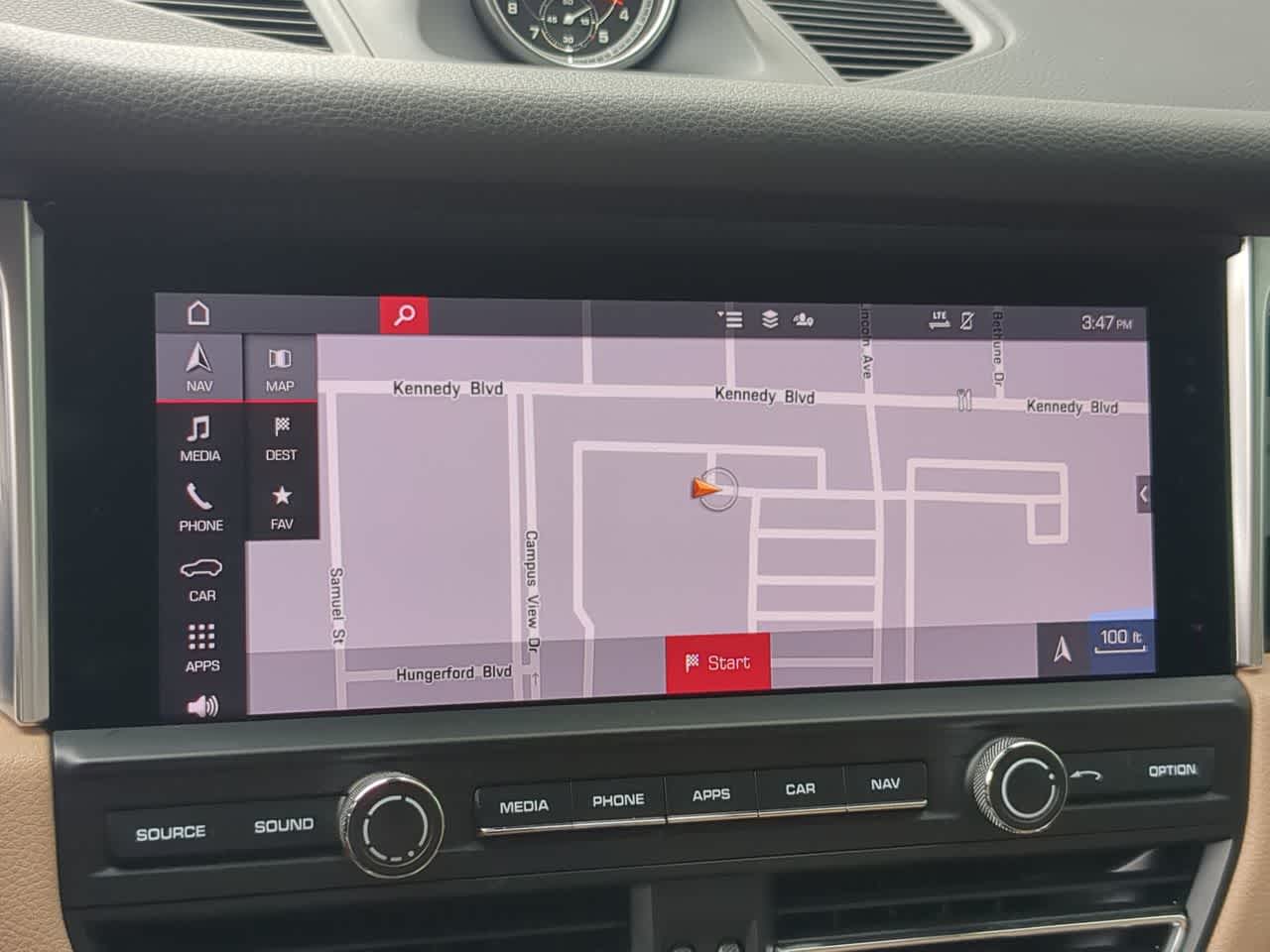 Thumbnail: 2021 Porsche Macan - 30