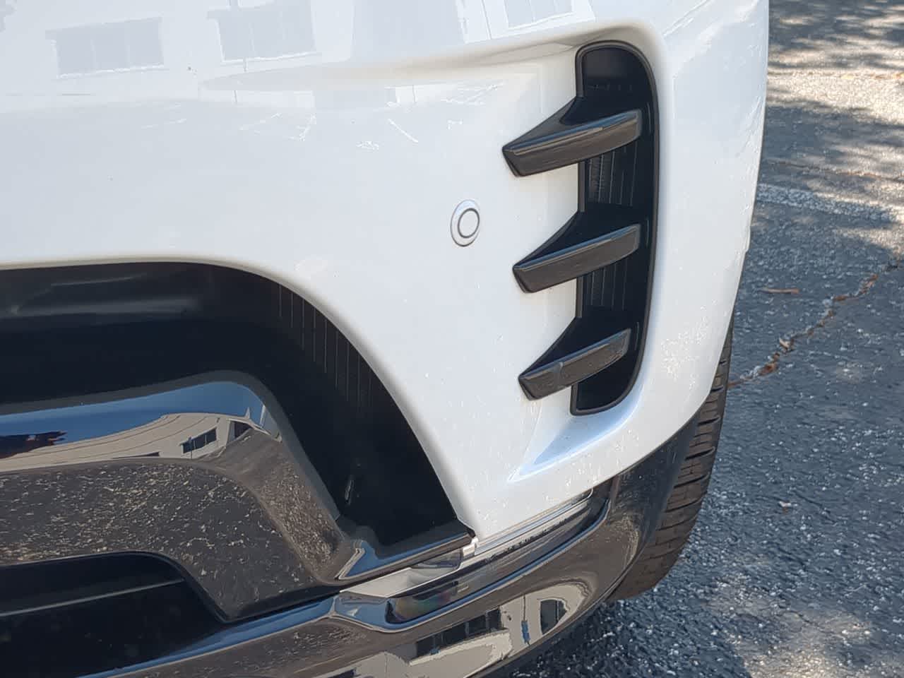 Thumbnail: 2025 Land Rover Discovery - 11