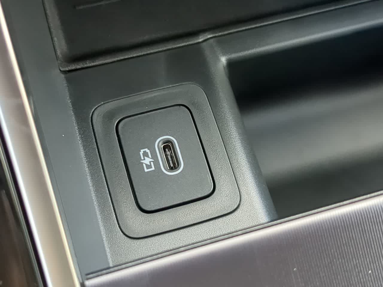 Thumbnail: 2026 Land Rover Range Rover Velar - 33