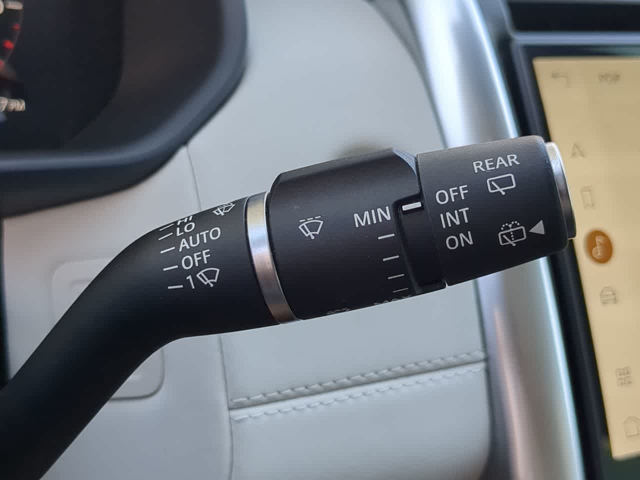 Thumbnail: 2025 Land Rover Discovery - 26