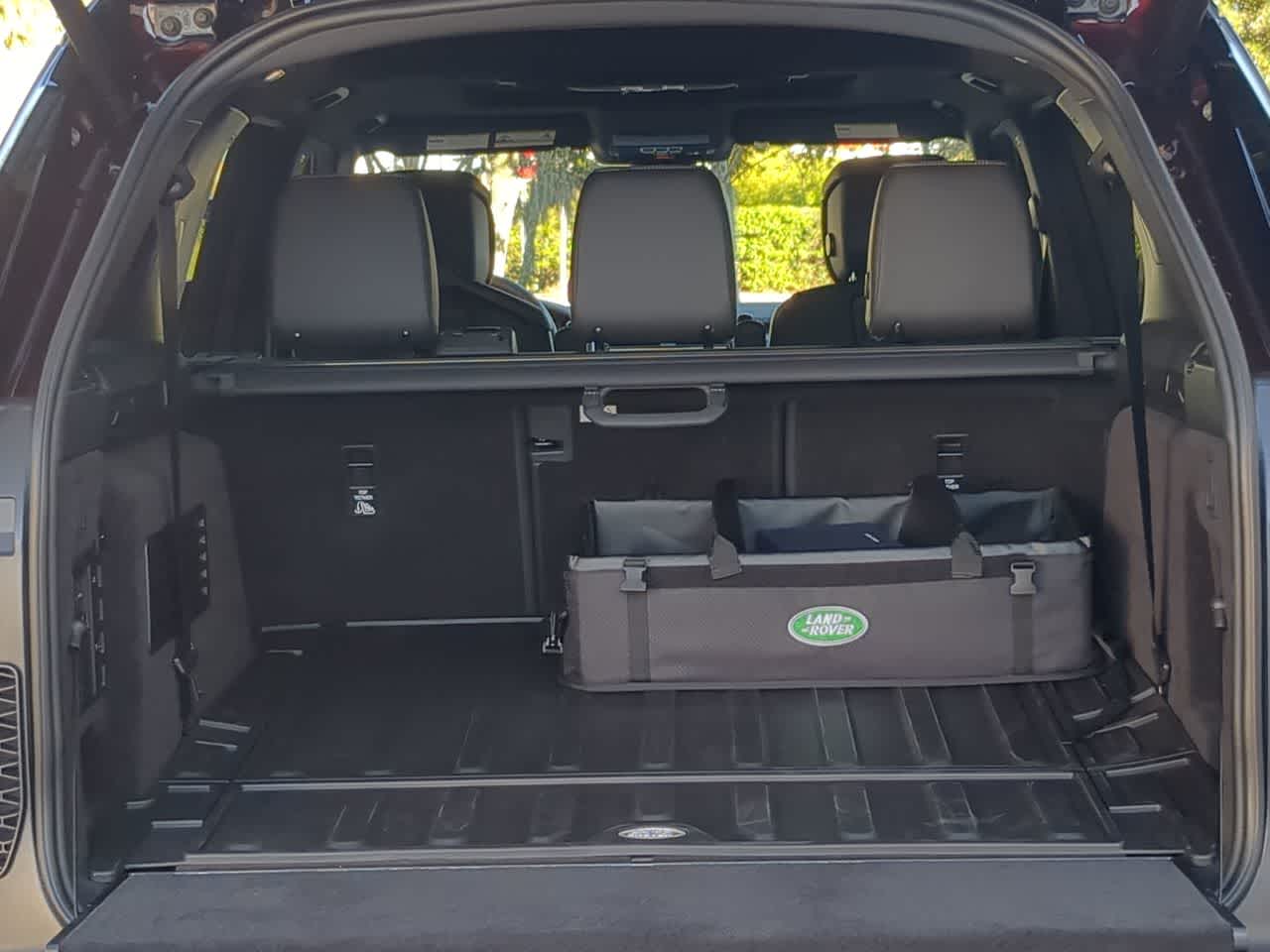 Thumbnail: 2026 Land Rover Discovery - 36