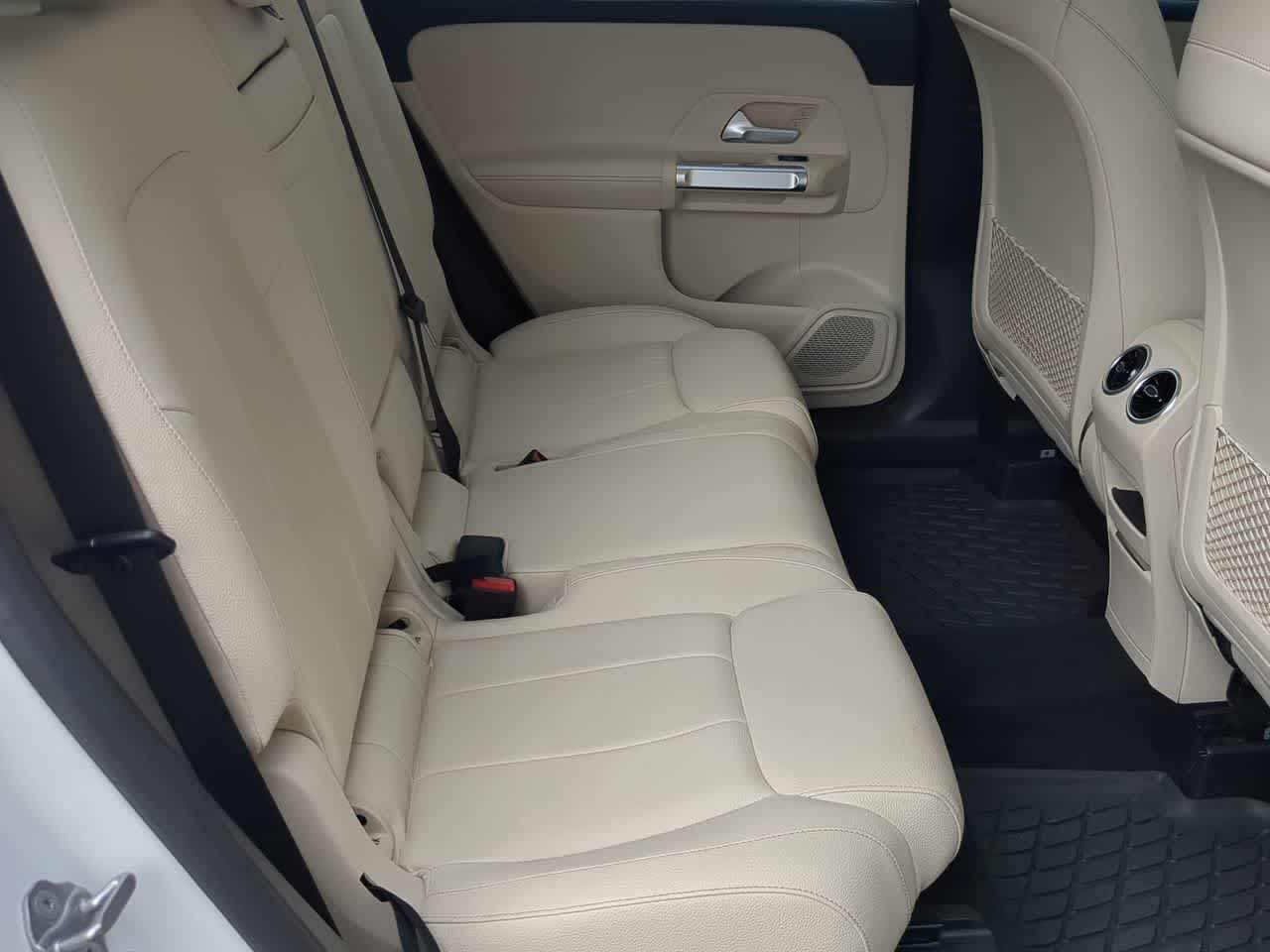 Thumbnail: 2020 Mercedes-Benz GLB - 22