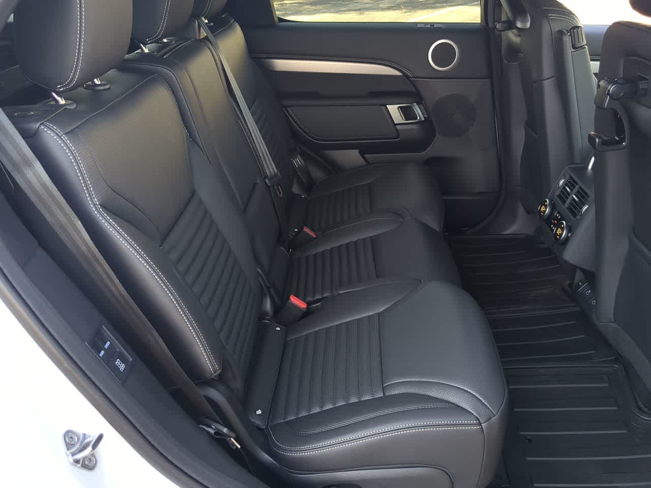 Thumbnail: 2026 Land Rover Discovery - 22