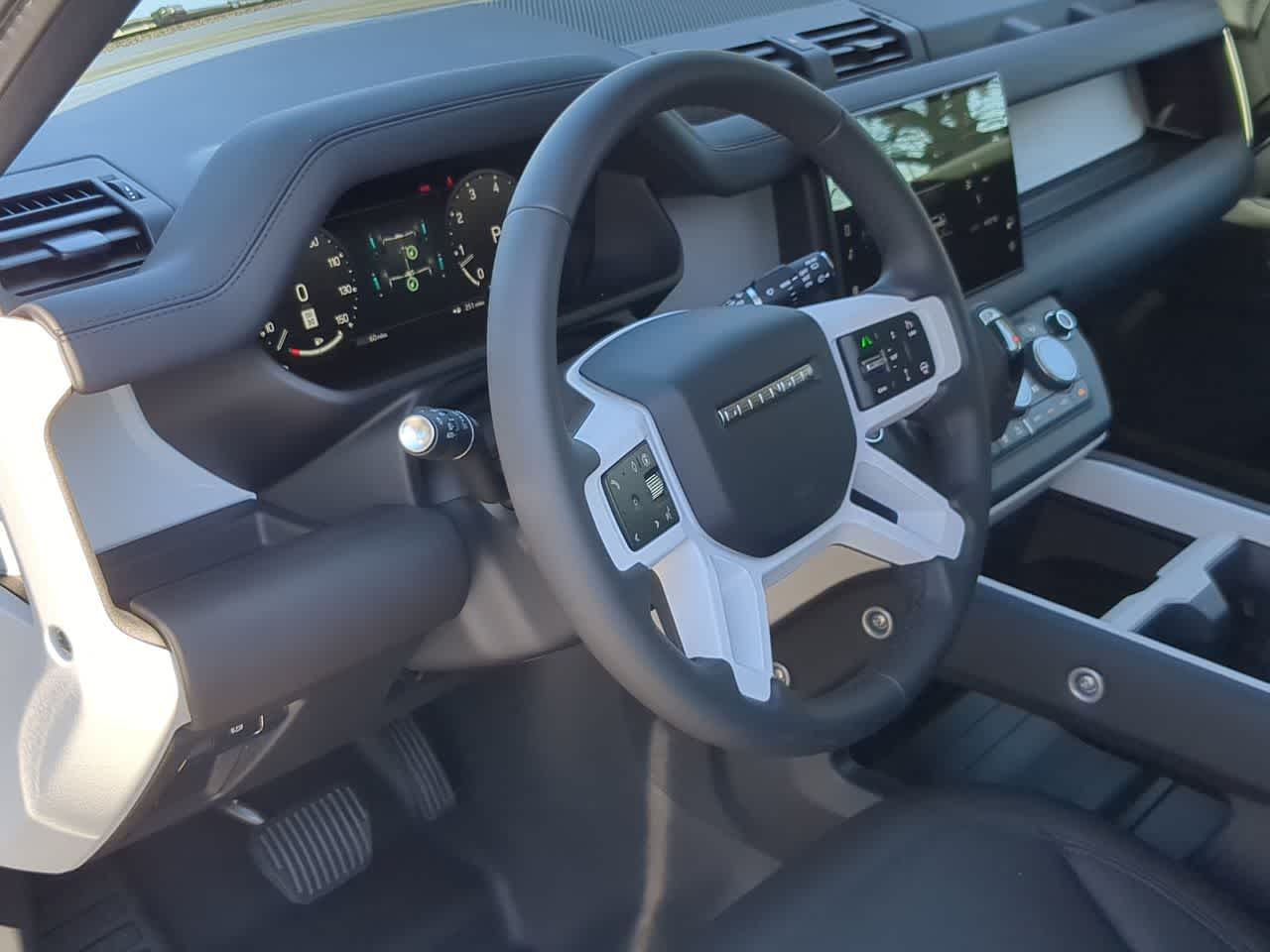 Thumbnail: 2025 Land Rover Defender - 10