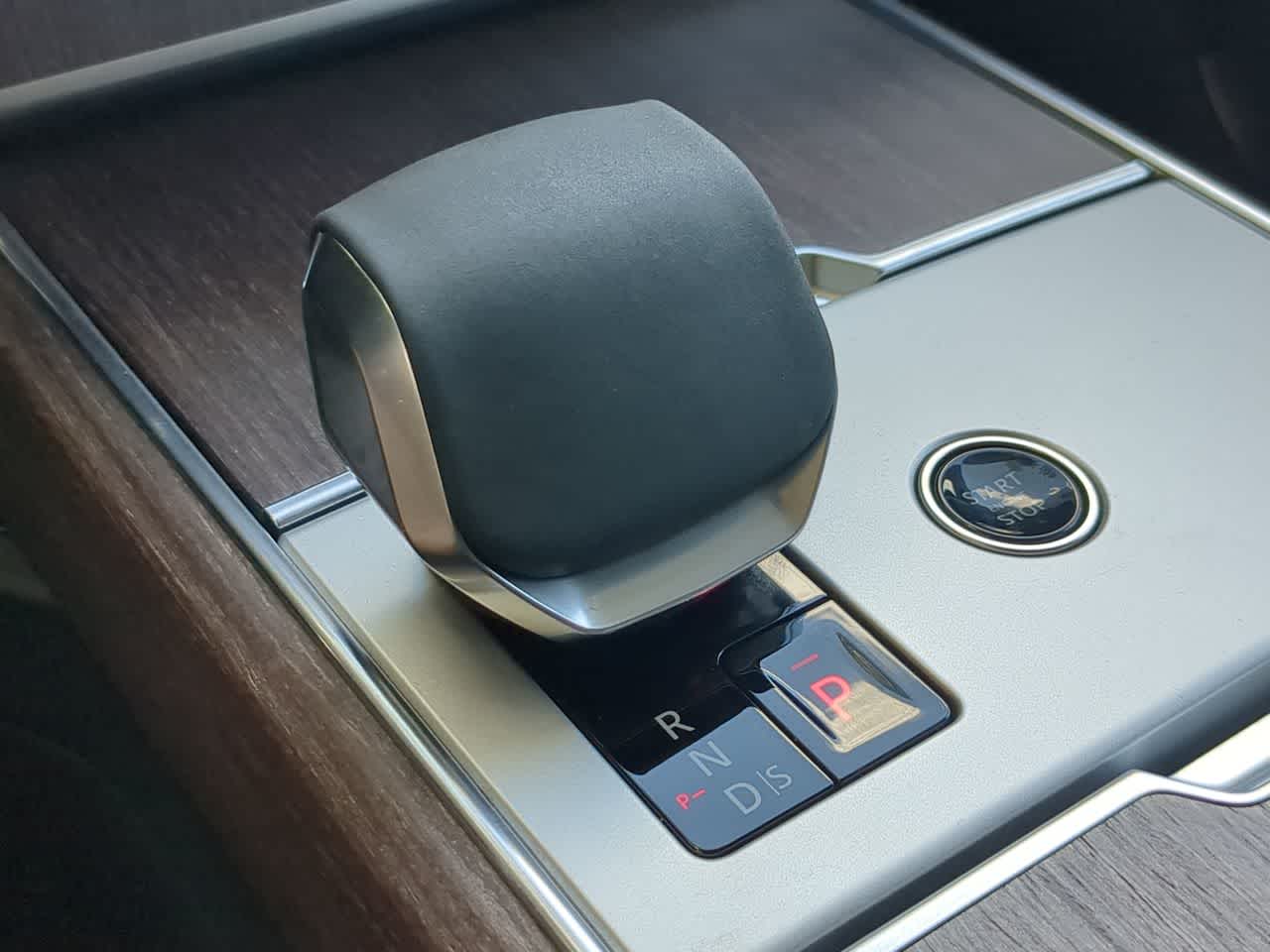 2025 Land Rover Range Rover SE - Photo 34