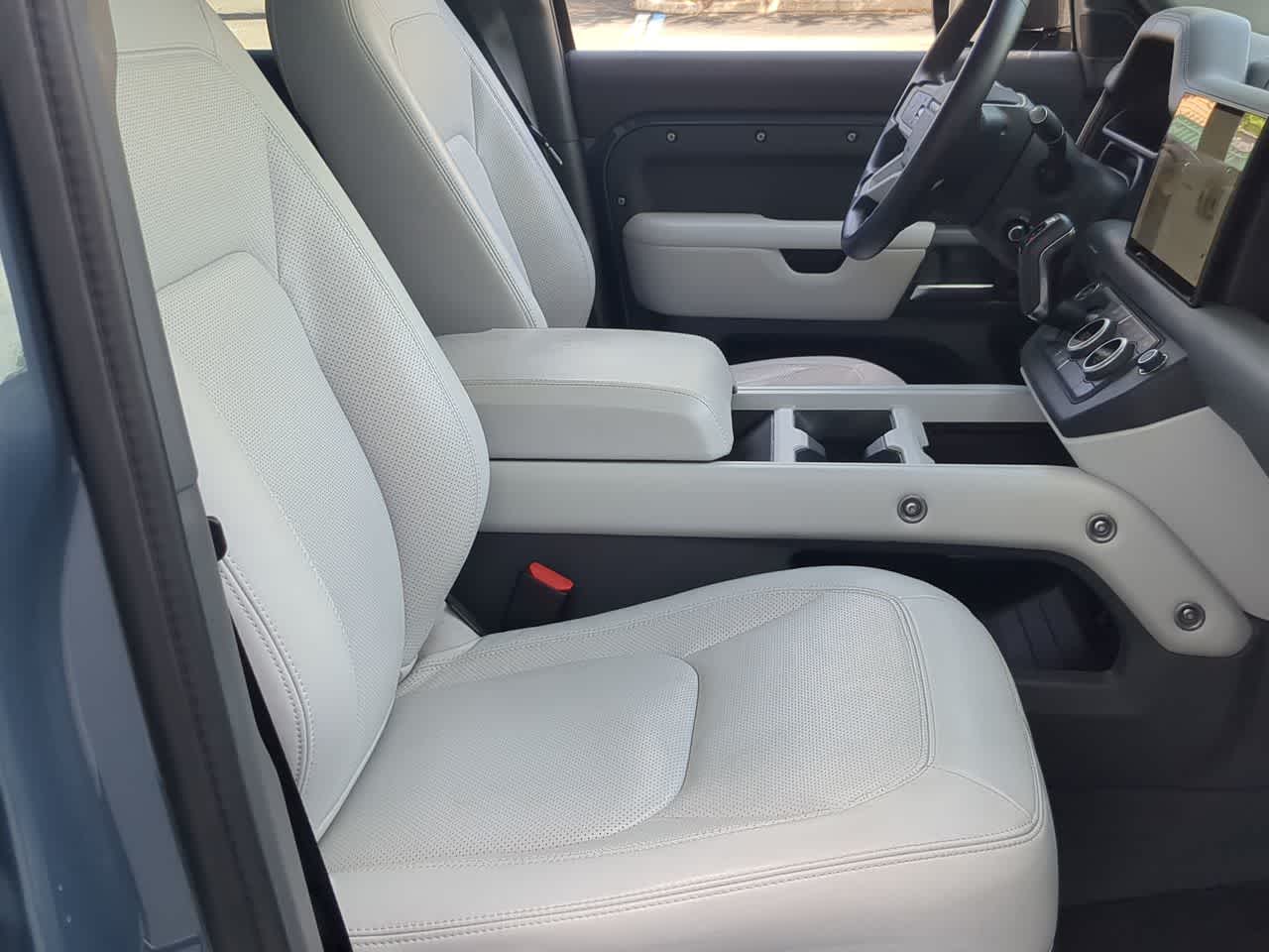 Thumbnail: 2025 Land Rover Defender - 22