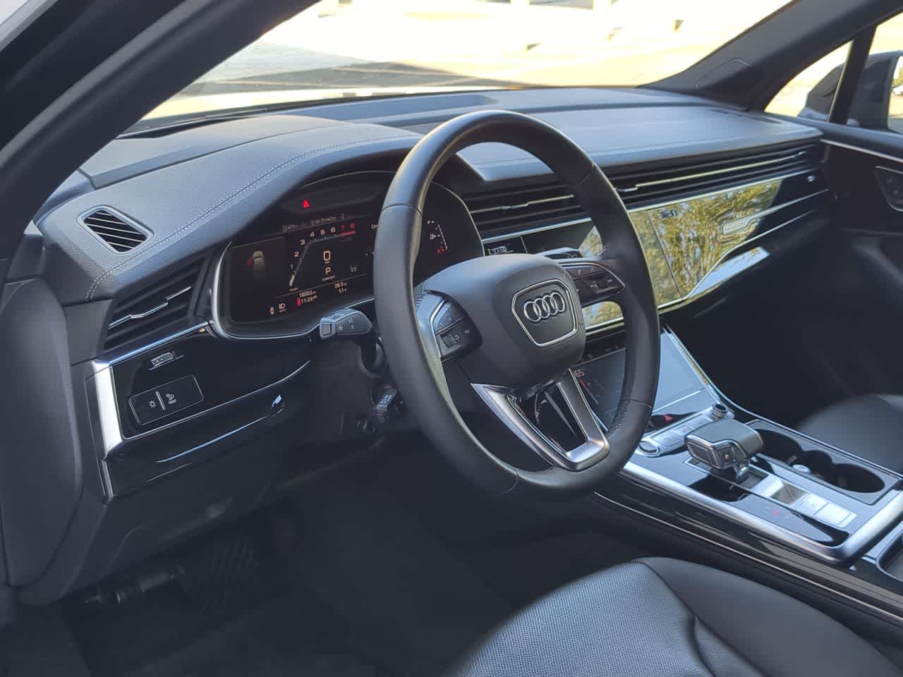 Thumbnail: 2023 Audi Q7 - 10