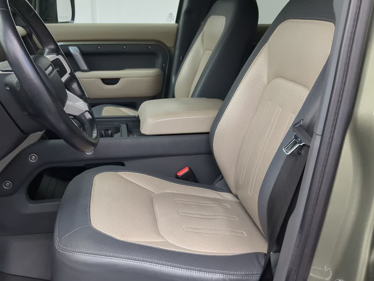 Thumbnail: 2022 Land Rover Defender - 15