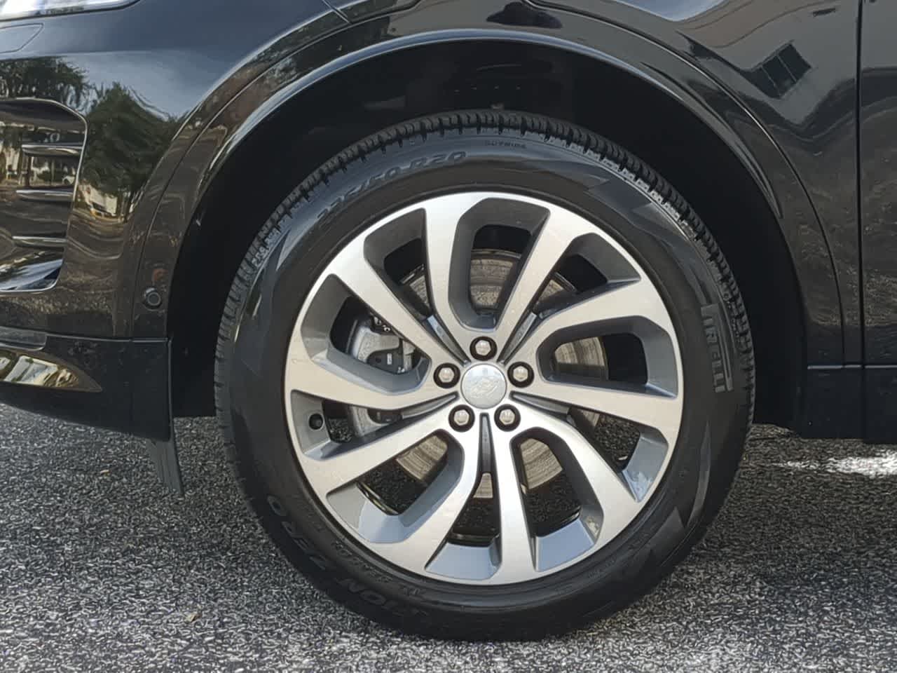 Thumbnail: 2025 Land Rover Discovery Sport - 13