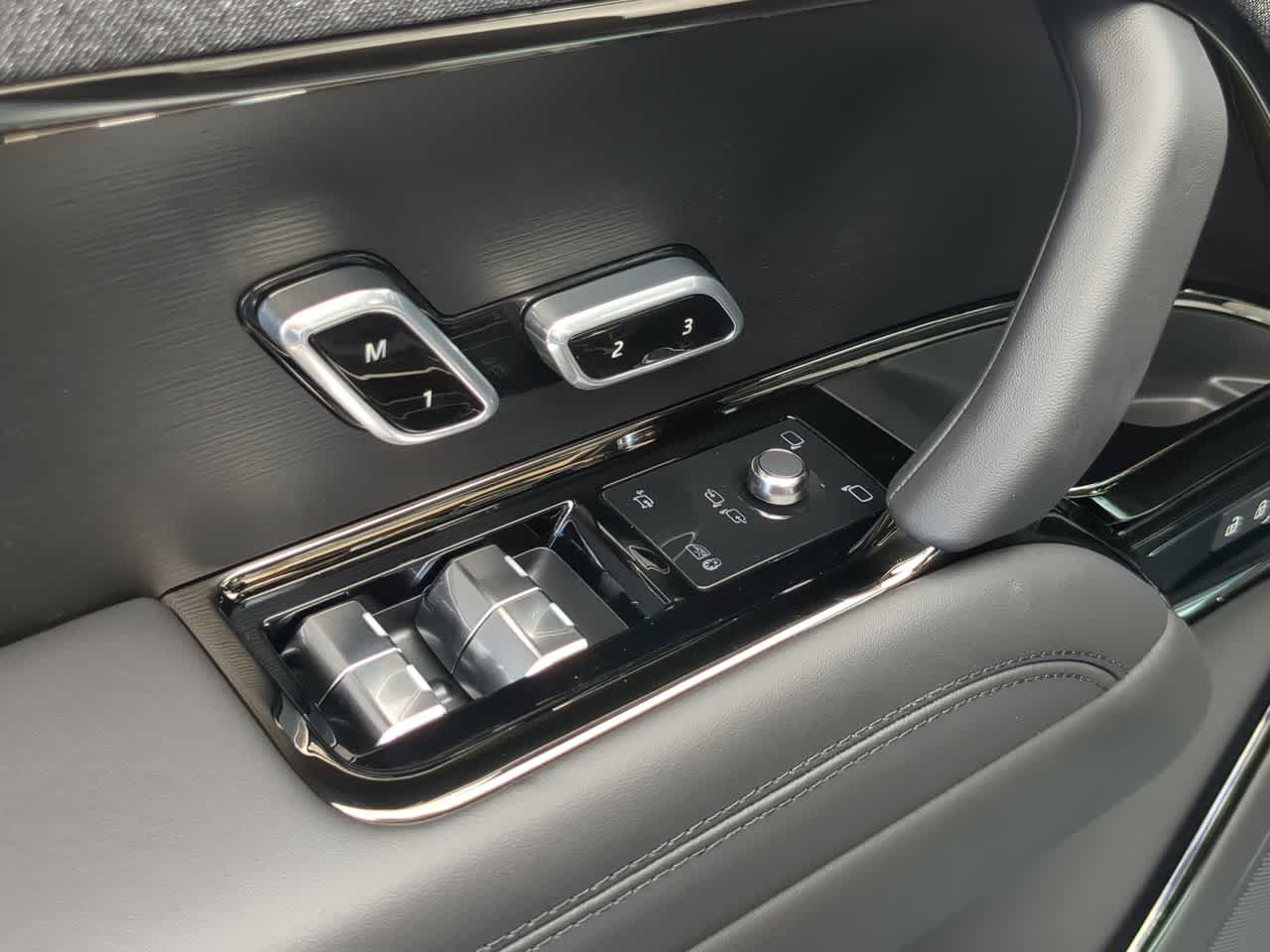 Thumbnail: 2025 Land Rover Range Rover Sport - 18