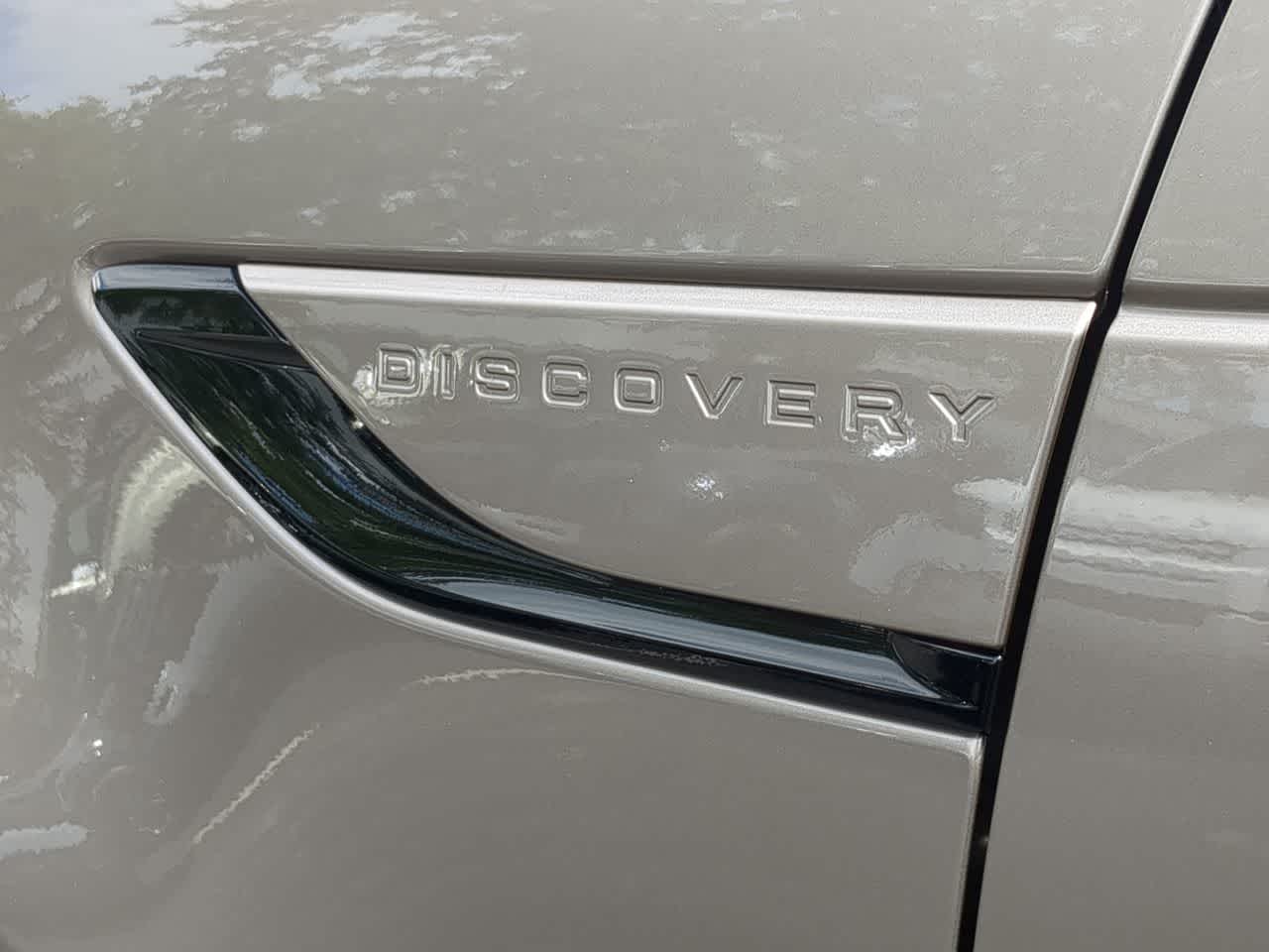 Thumbnail: 2024 Land Rover Discovery - 12