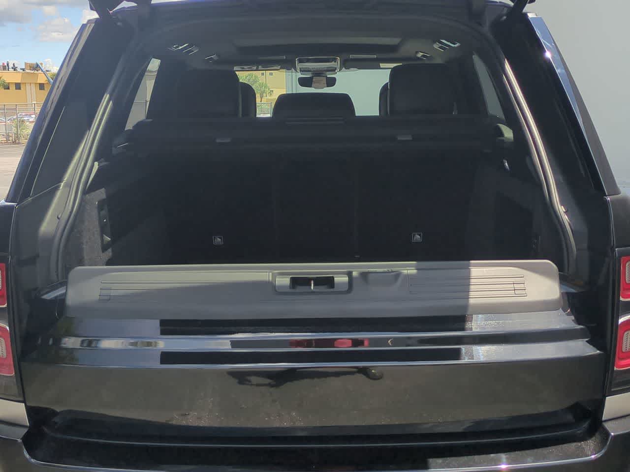 Thumbnail: 2021 Land Rover Range Rover - 36