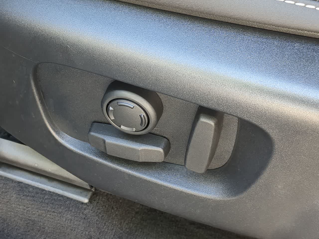 Thumbnail: 2025 Land Rover Discovery Sport - 18