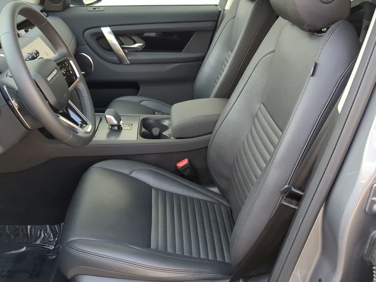 Thumbnail: 2025 Land Rover Discovery Sport - 17